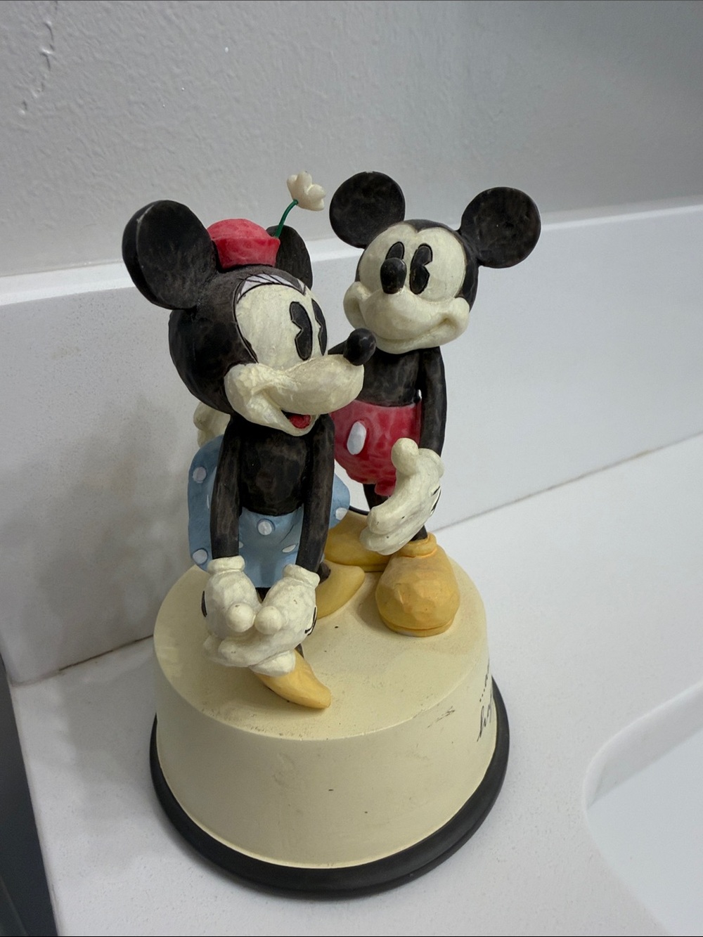 Hallmark Disney Mickey and Minnie Mouse "Happily Ever After" Figurine - Picture 4 of 6